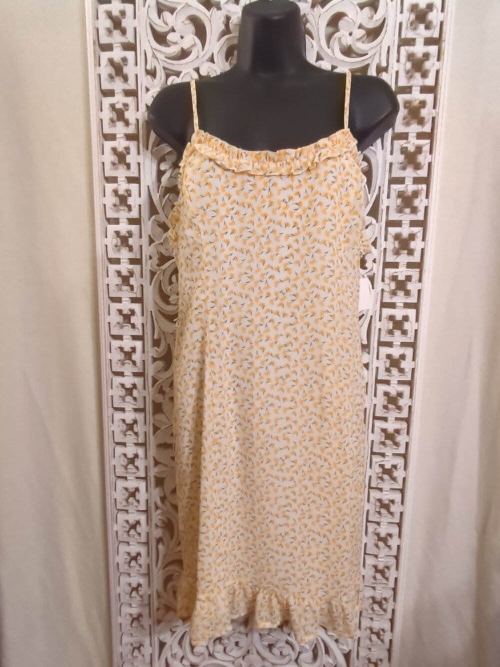 L 🌼🕊 Sleeveless Floral Midi Dress